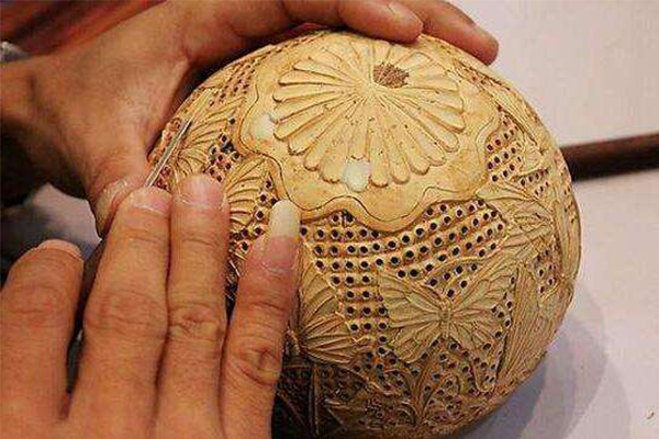 海南特产制品：椰雕